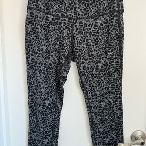 Nike Leopard Print Dr-fit women's workout capri